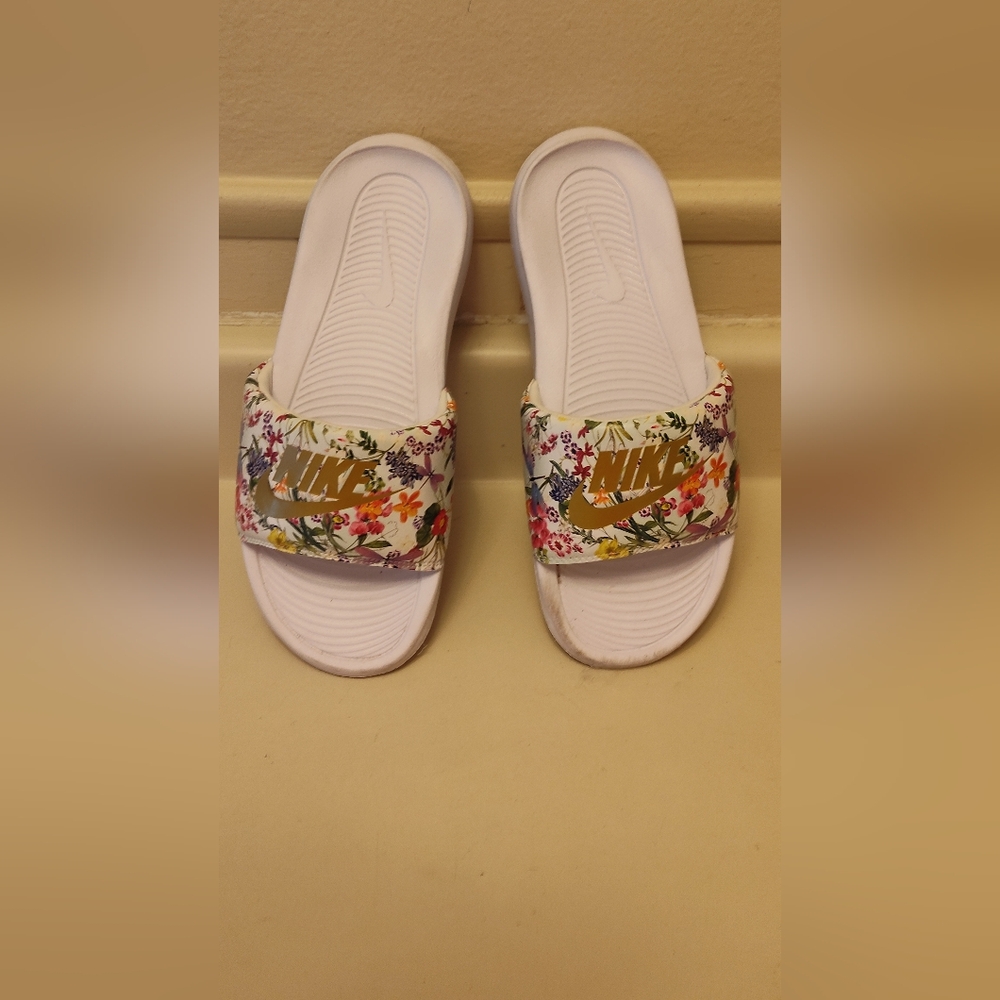 Women's Nike Floral Print Slide Sandals Size 8